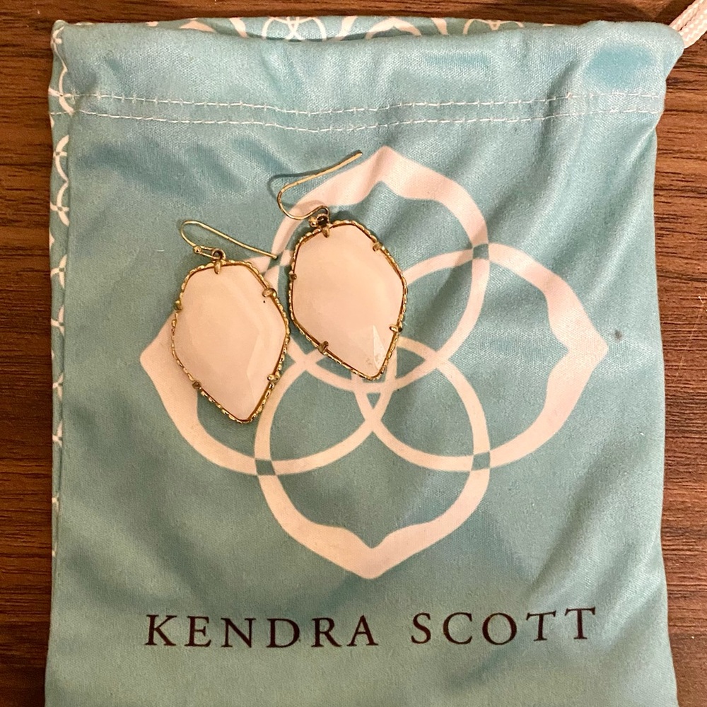 RARE KENDRA SCOTT CORLEY EARRINGS